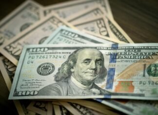 Dollar steadies as Fed hopes offset Middle East tensions