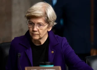 Elizabeth Warren demands Trump crypto probe before CLARITY Act push