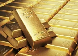 Gold rises as oil prices fall and awaits US decision