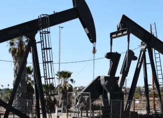 Oil retreats on mediation hopes