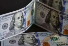 The dollar falls globally to its lowest level in two weeks.