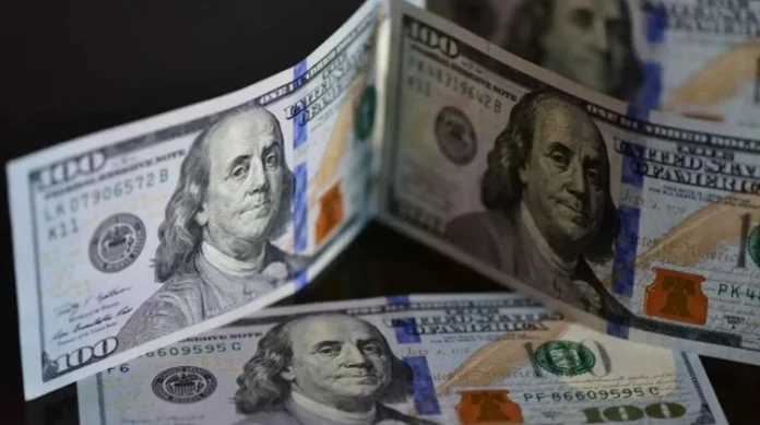 The dollar falls globally to its lowest level in two weeks. The dollar falls globally to its lowest level in two weeks.