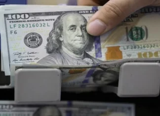 The dollar is declining against the dinar in Baghdad and Erbil. The dollar is declining against the dinar in Baghdad and Erbil.