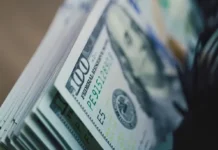 Al-Saadi: There is no decision to raise the exchange rate at present… but financial pressures may bring the issue back to the forefront. Al-Saadi: There is no decision to raise the exchange rate at present... but financial pressures may bring the issue back to the forefront.