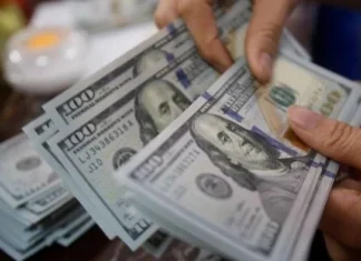 Dollar exchange rates varied between Baghdad and Erbil at the start of weekly trading.