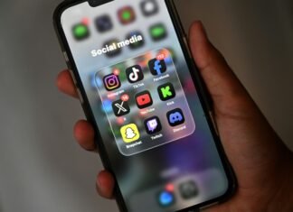 New Zealand moves to ban social media for under-16s New Zealand moves to ban social media for under 16s