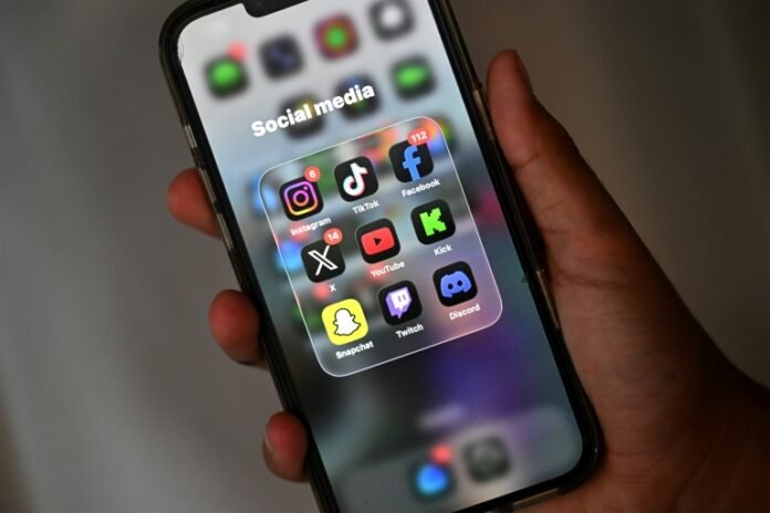 New Zealand moves to ban social media for under 16s