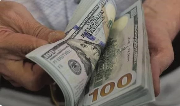 The dollar is declining in Baghdad and Erbil... 156,000 dinars per 100 dollars The dollar is declining in Baghdad and Erbil... 156,000 dinars per 100 dollars