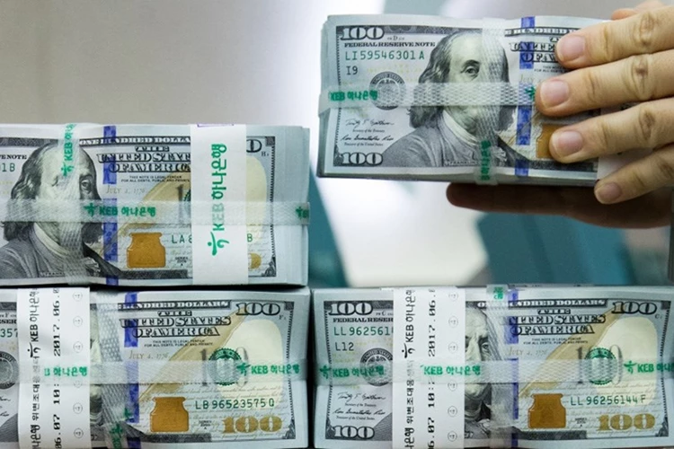 At the close of trading, the dollar exchange rate stabilized in Baghdad but rose in Erbil. 1 At the close of trading, the dollar exchange rate stabilized in Baghdad but rose in Erbil.