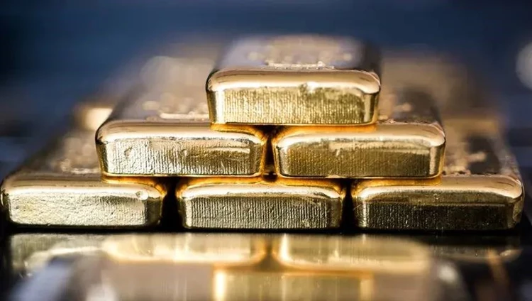 Gold stabilizes near $4,000 an ounce