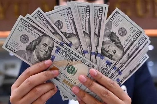 The popular movement warns of the danger of using the exchange rate option to compensate for the shortfall in revenues. The popular movement warns of the danger of using the exchange rate option to compensate for the shortfall in revenues.