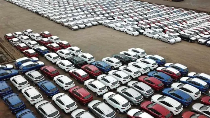 Korea We sell cars to Iraq for a billion dollars and buy its oil for about 8 billion annually Korea: We sell cars to Iraq for a billion dollars and buy its oil for about 8 billion annually