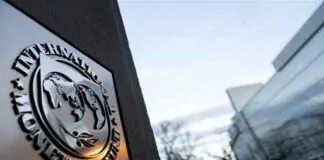 The International Monetary Fund recommends that Iraq control public wages and gradually abolish compulsory employment