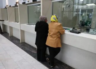 Iraqi dinar falls a week before dollar selling platform closes Iraqi dinar falls a week before dollar selling platform closes