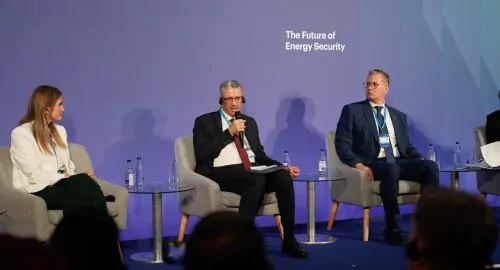 Oil Minister: Clean energy projects aim to produce 12,000 megawatts