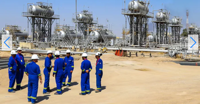 Oil tumbles further as US-China trade tensions fuel recession fears