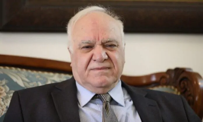 A financial advisor explains to the "dinaropinions.com" how demand for the dollar declined and the dinar rose.