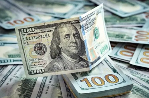 The dollar faces global pressure and a potential decline of up to 35% - newspaper analysis