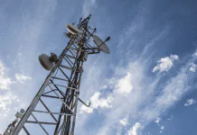 The US agrees to sell an advanced communications system to Iraq.