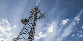 The US agrees to sell an advanced communications system to Iraq.