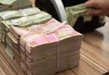 Iraq’s late salary review triggers public outcry Iraq’s late salary review triggers public outcry