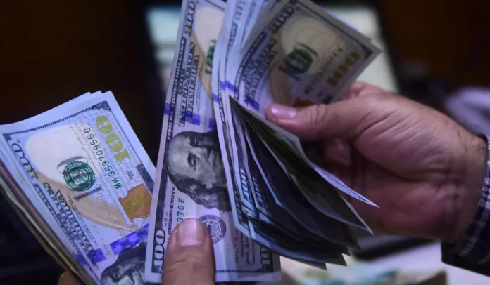 Dollar opens lower in Baghdad, higher in Kurdistan markets