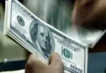 Despite the closure of the Strait of Hormuz, an economic expert says the central bank is capable of providing financing for a full year and that the dollar will not be affected. Despite the closure of the Strait of Hormuz, an economic expert says the central bank is capable of providing financing for a full year and that the dollar will not be affected.