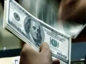 Despite the closure of the Strait of Hormuz, an economic expert says the central bank is capable of providing financing for a full year and that the dollar will not be affected.