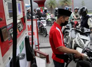 Bangladesh takes sweeping austerity measures to address energy crisis