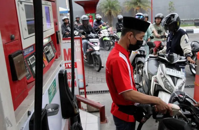 Bangladesh takes sweeping austerity measures to address energy crisis