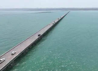 In pictures Temporary opening of Iraq's longest bridge (1)